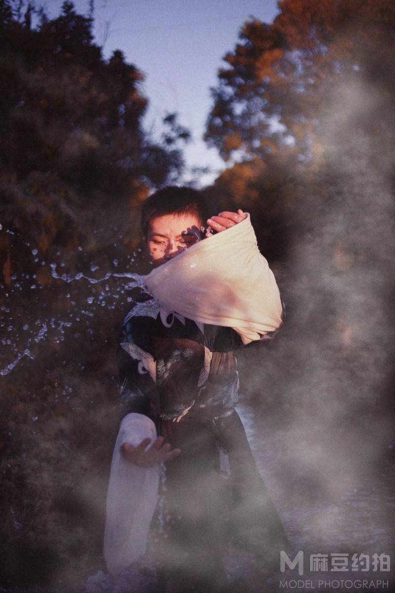 情绪模特