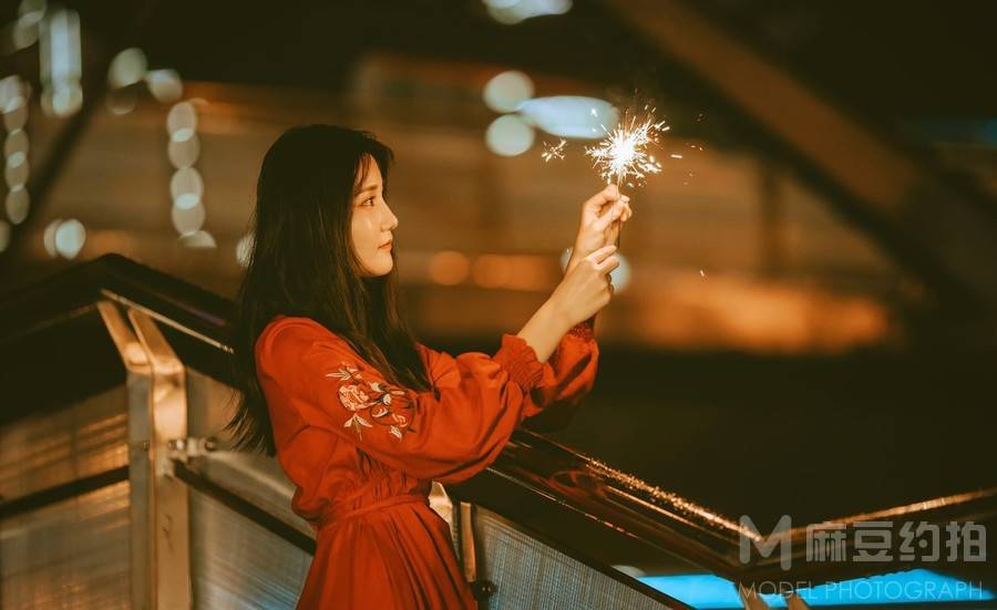 情绪模特