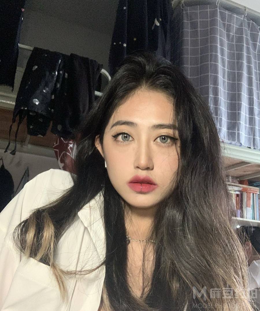 纪实模特