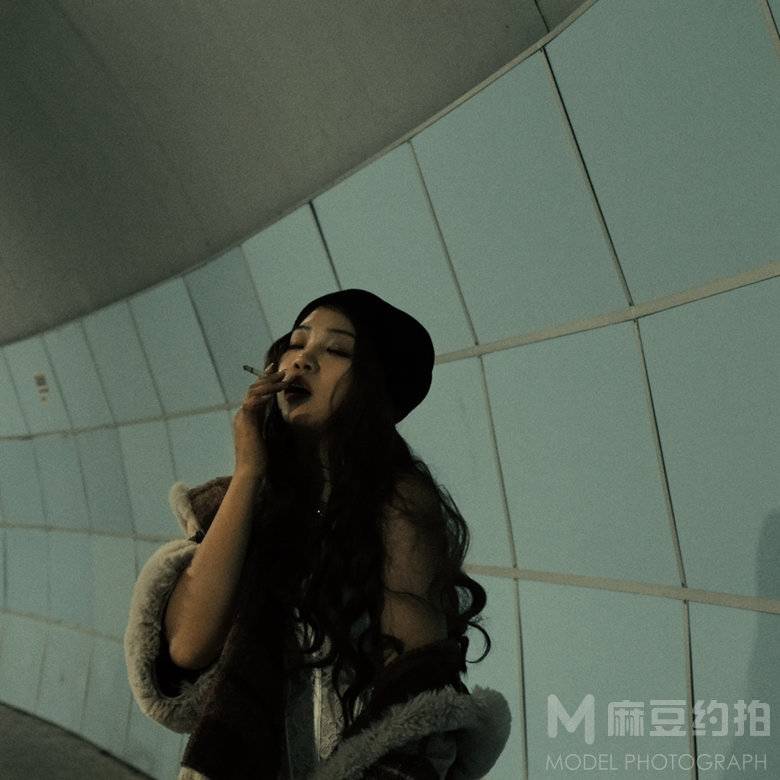 情绪模特