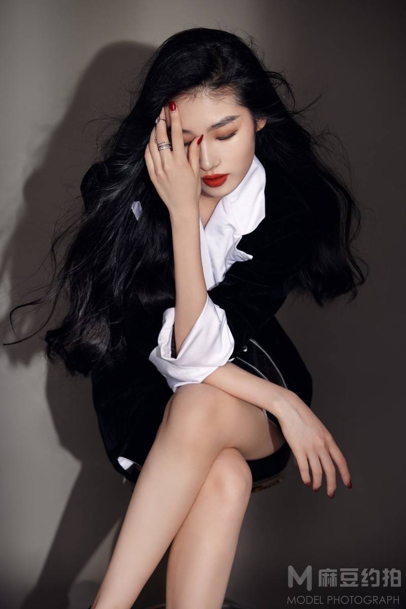 黑白模特