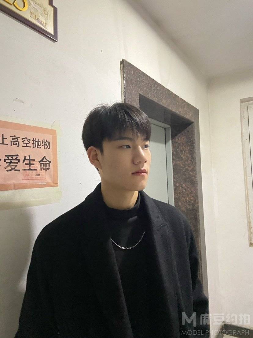 黑白模特