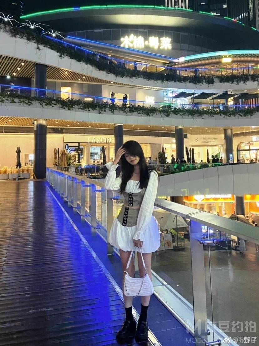校园模特