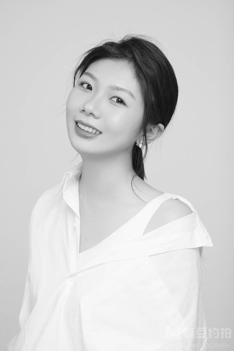 黑白模特