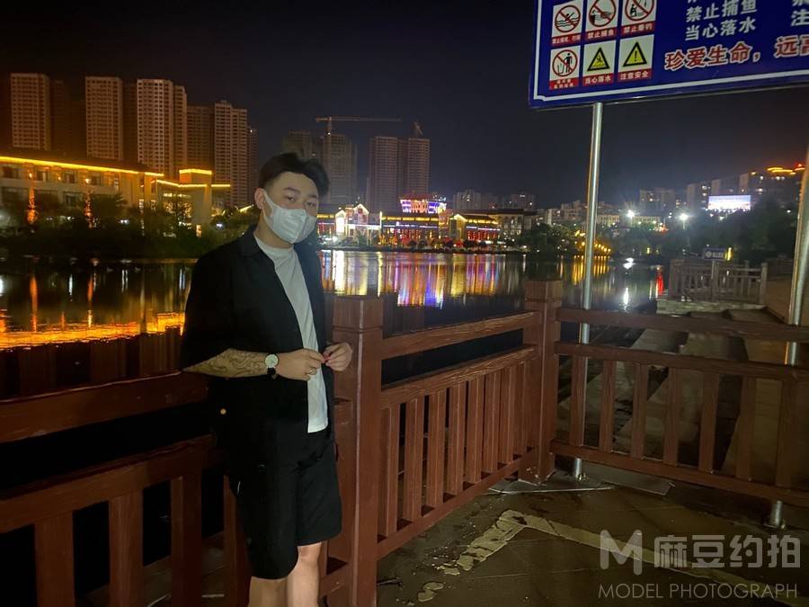 夜景模特