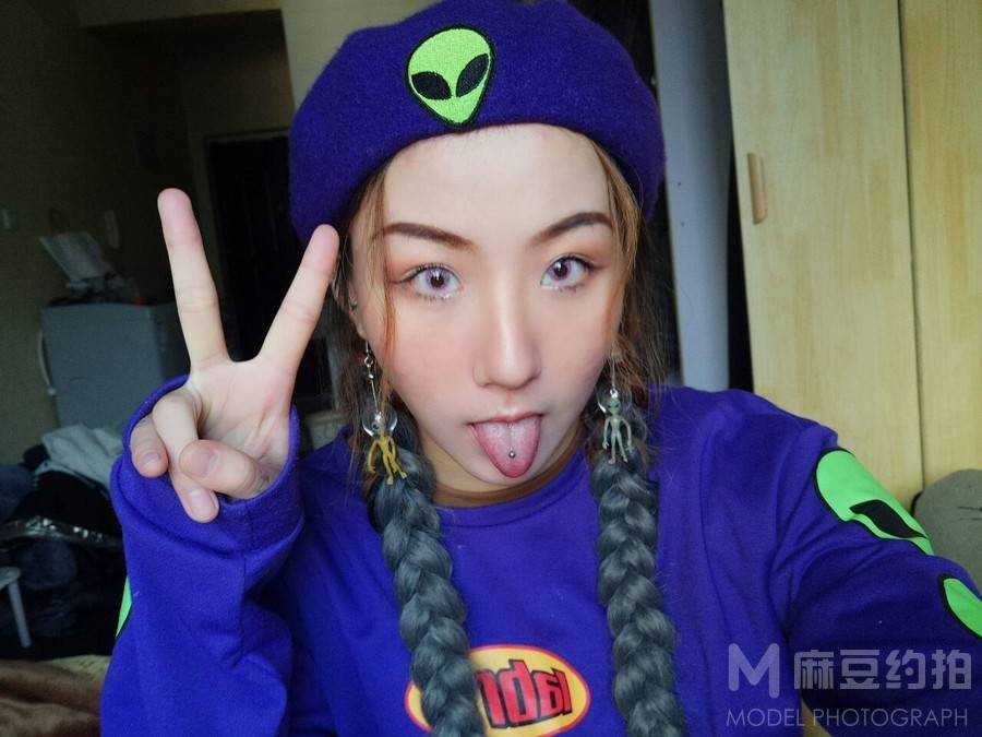 情绪模特