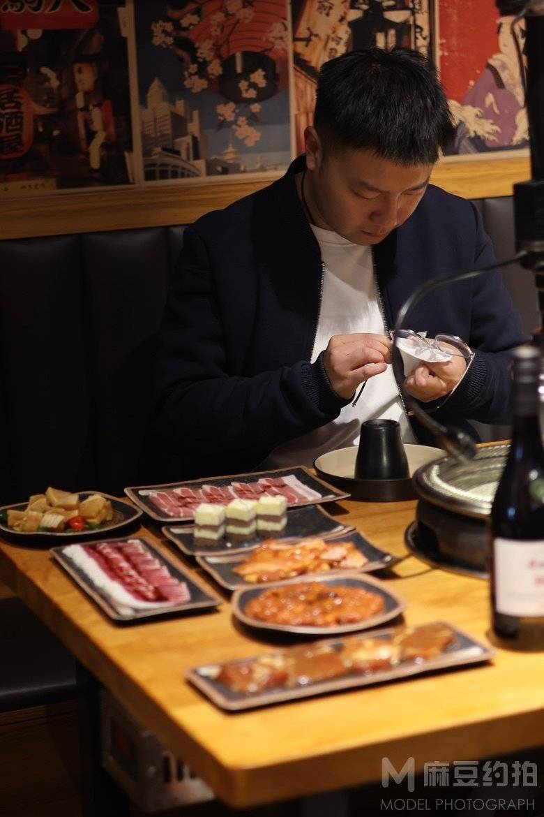 情绪模特