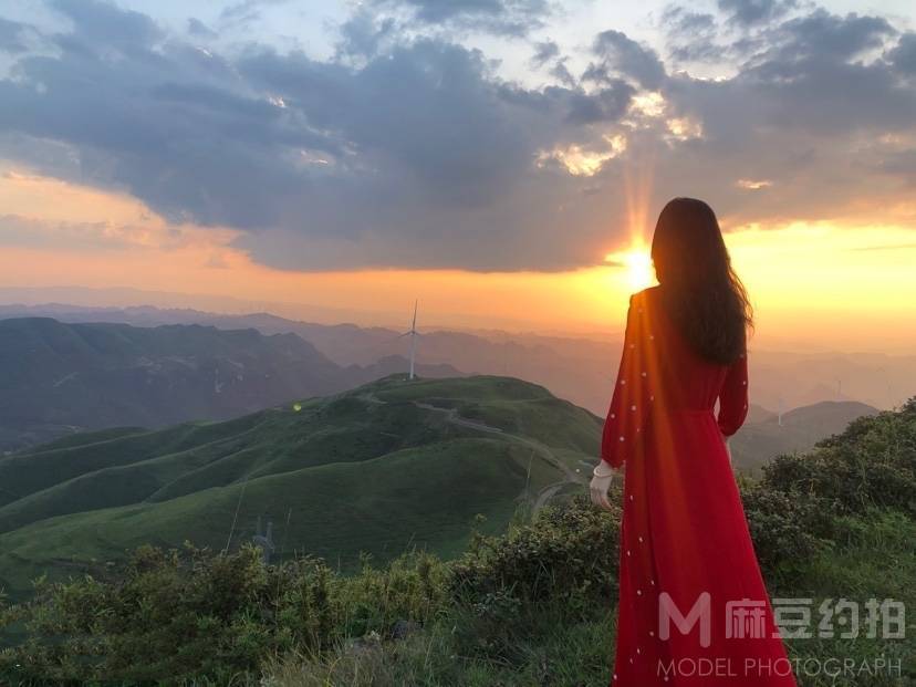 情绪模特