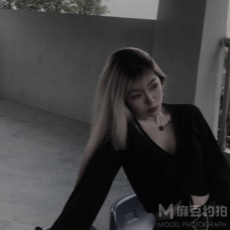 黑白模特