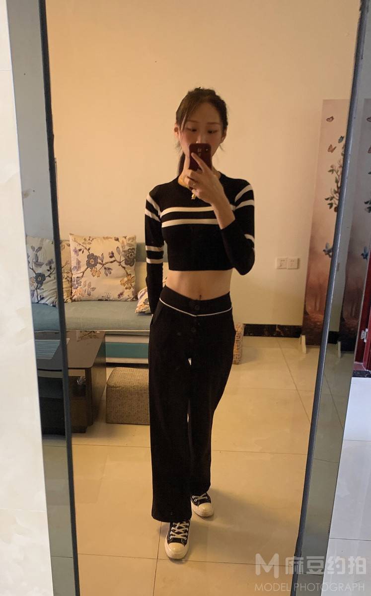 黑白模特