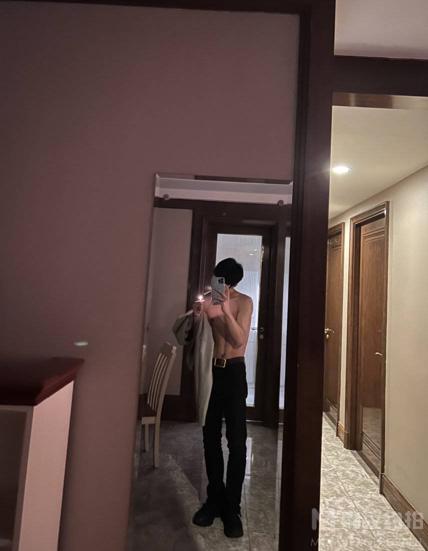黑白模特