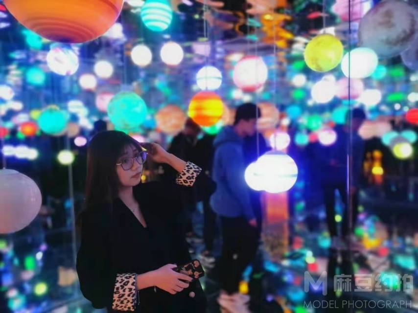 情绪模特