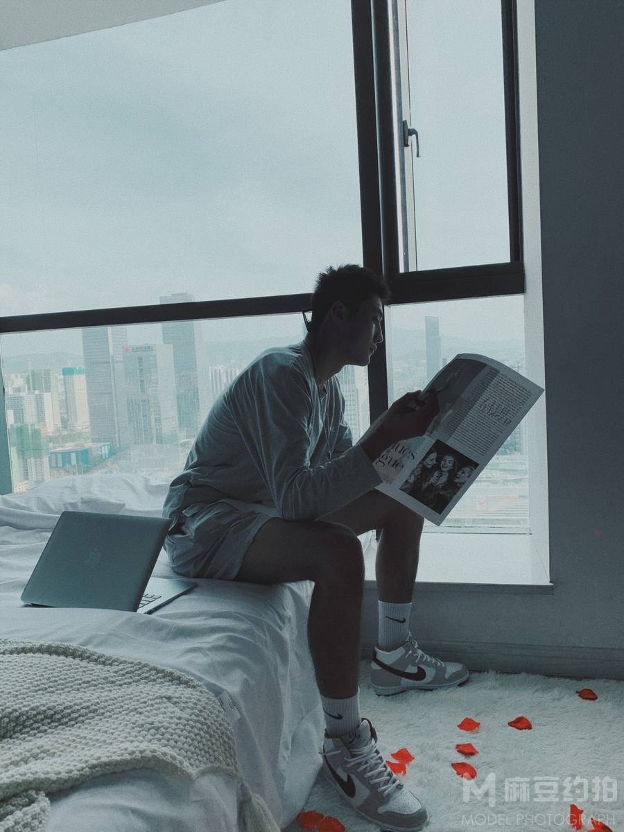 情绪模特