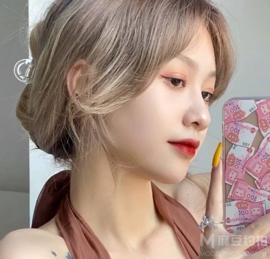 黑白模特