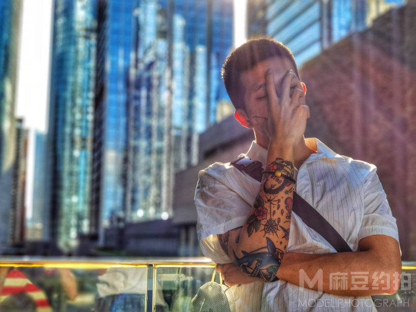 情绪模特