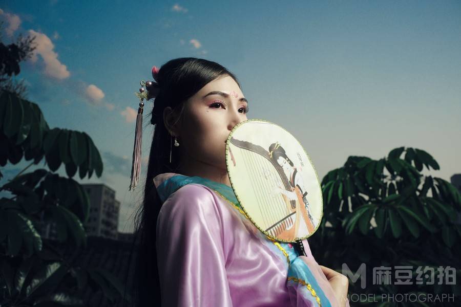 情绪模特
