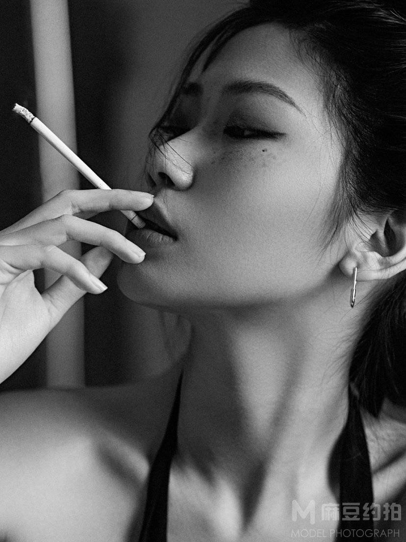 黑白模特