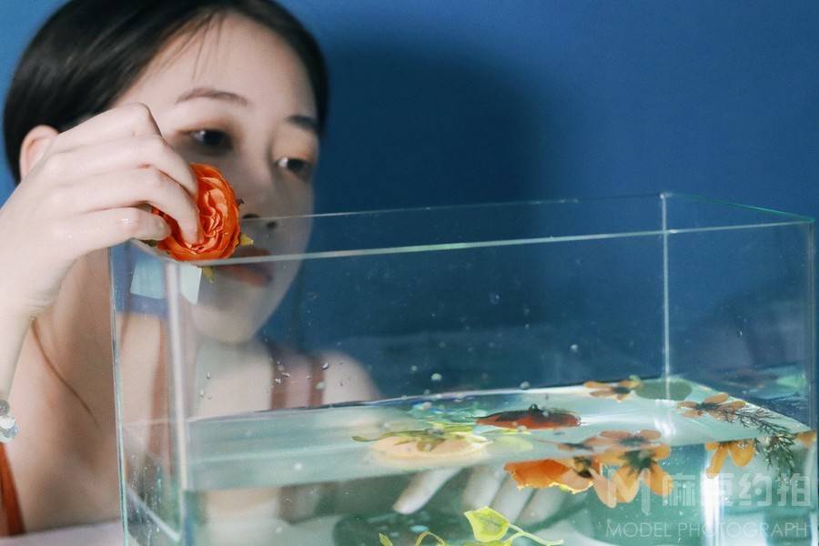 情绪模特