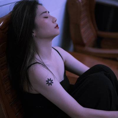 情绪模特