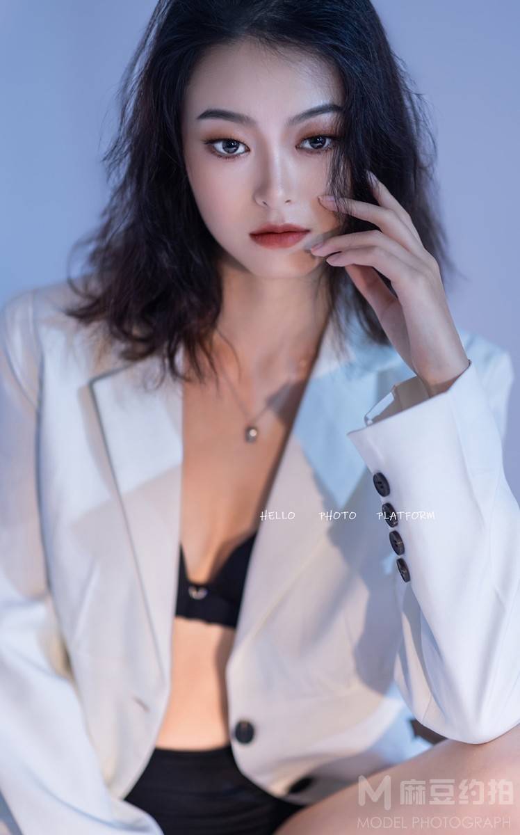 情绪模特