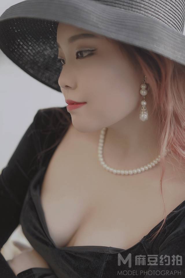 黑白模特