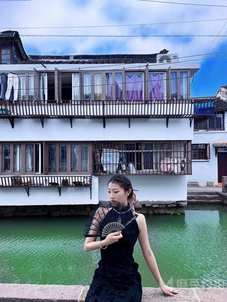 黑白模特