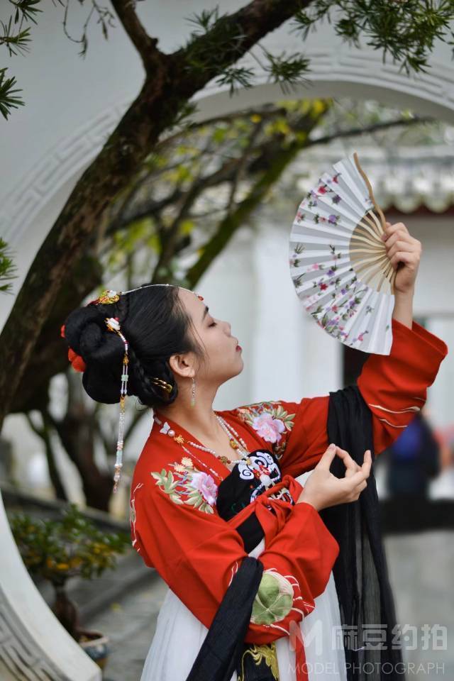 情绪模特
