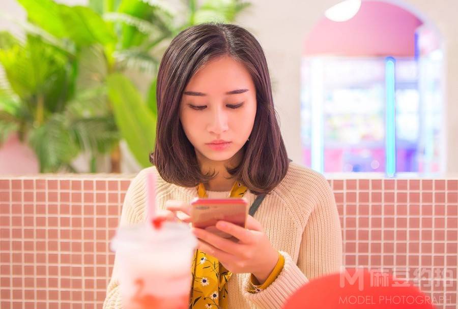 情绪模特