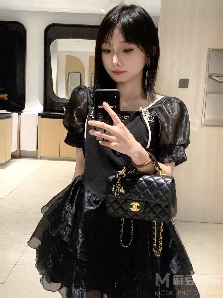 黑白模特