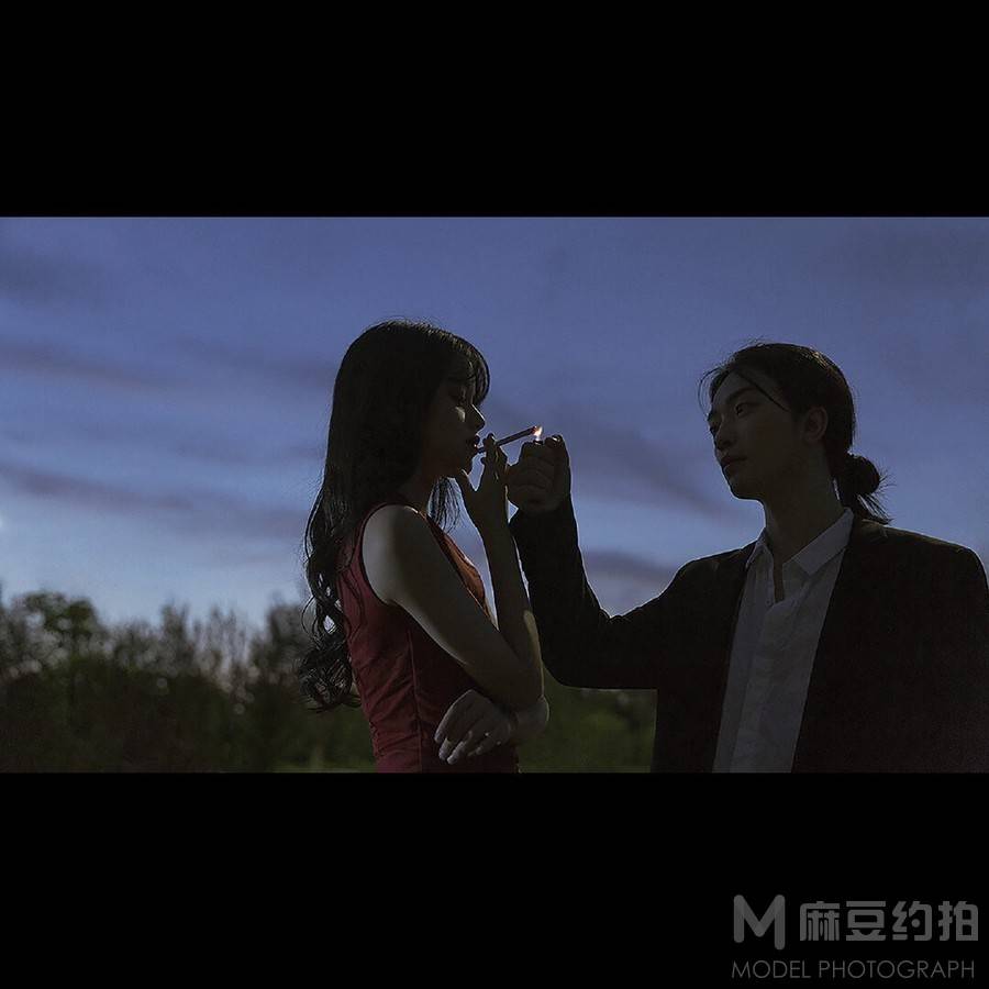 情绪模特