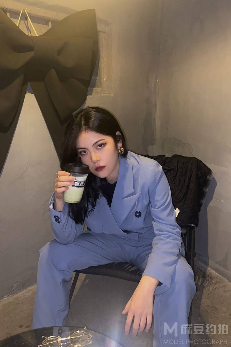 情绪模特