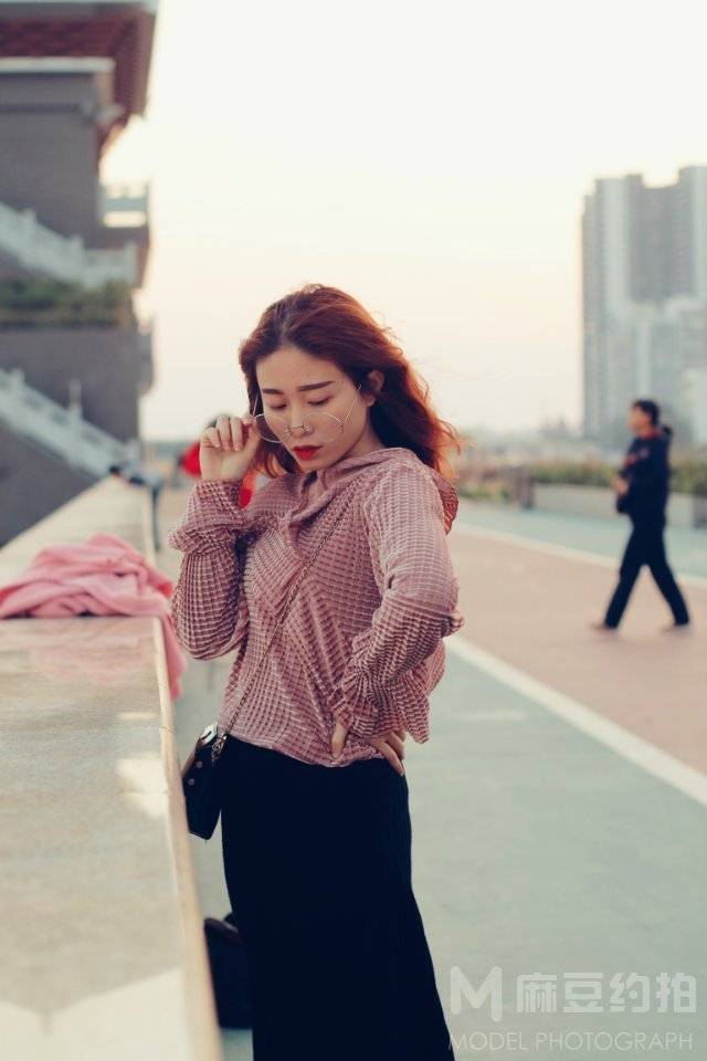 情绪模特