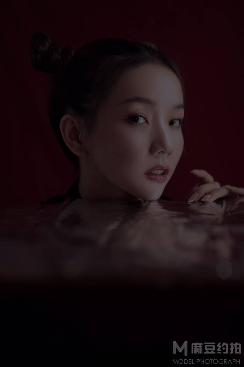 黑白模特