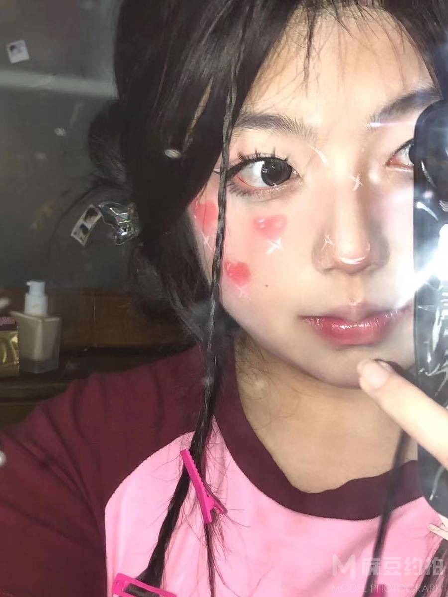妆容模特