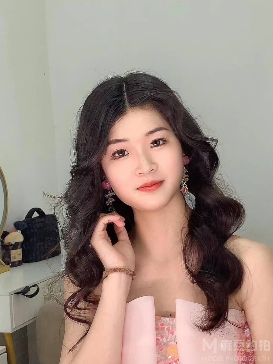 校园模特