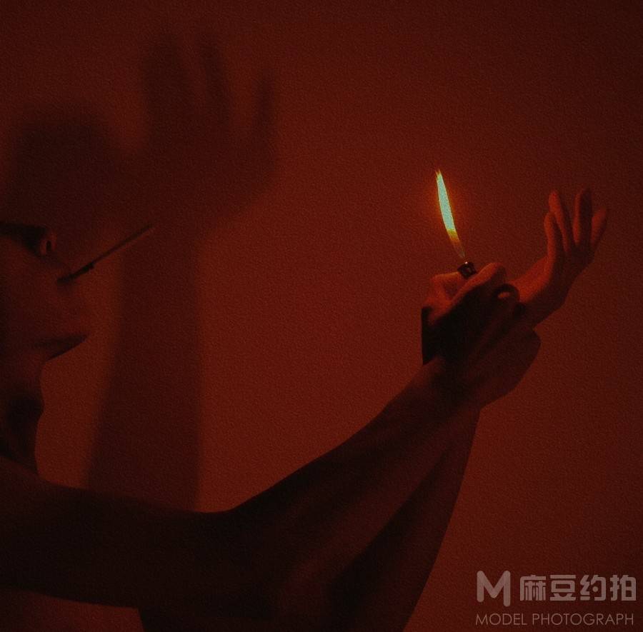 情绪模特