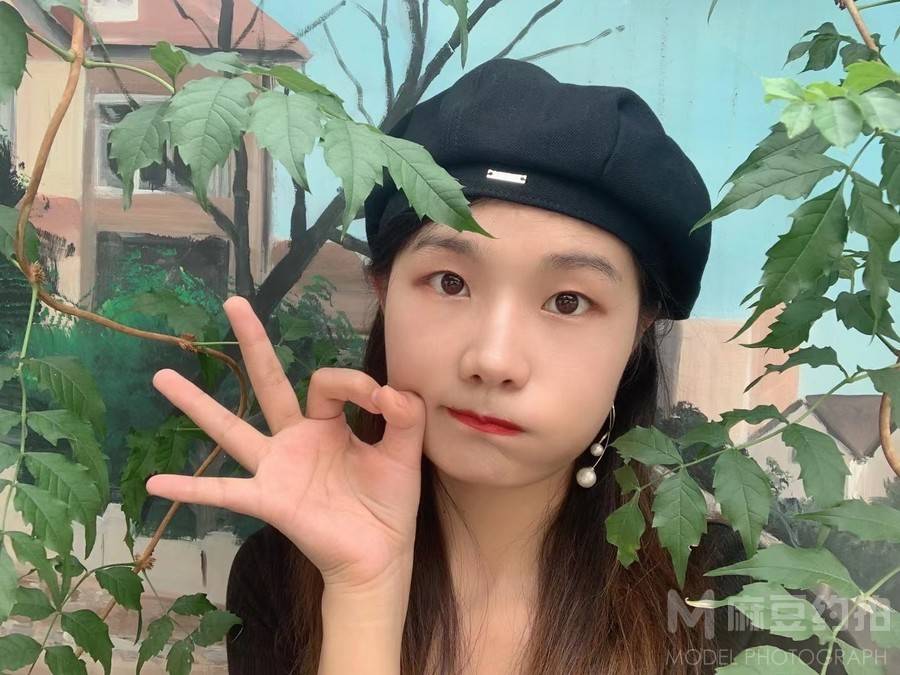 情绪模特