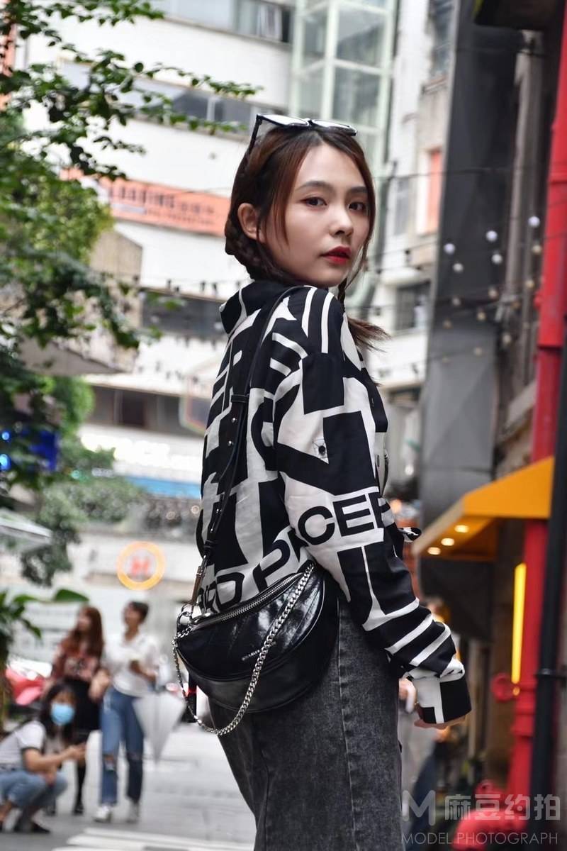 情绪模特