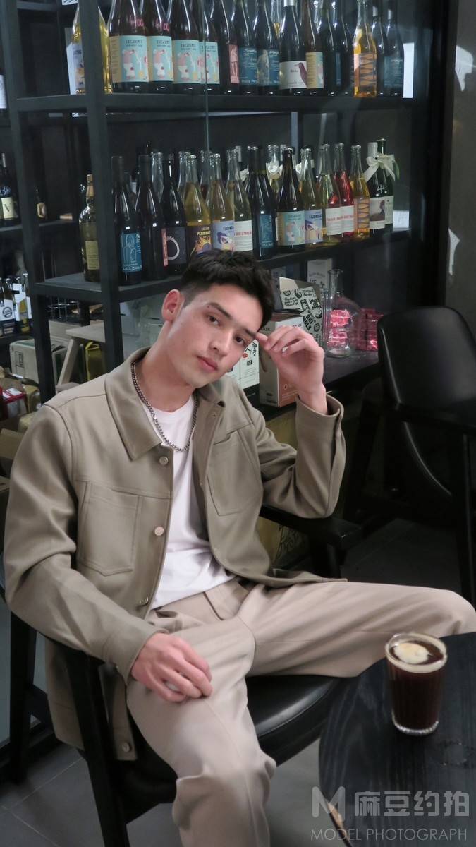 黑白模特