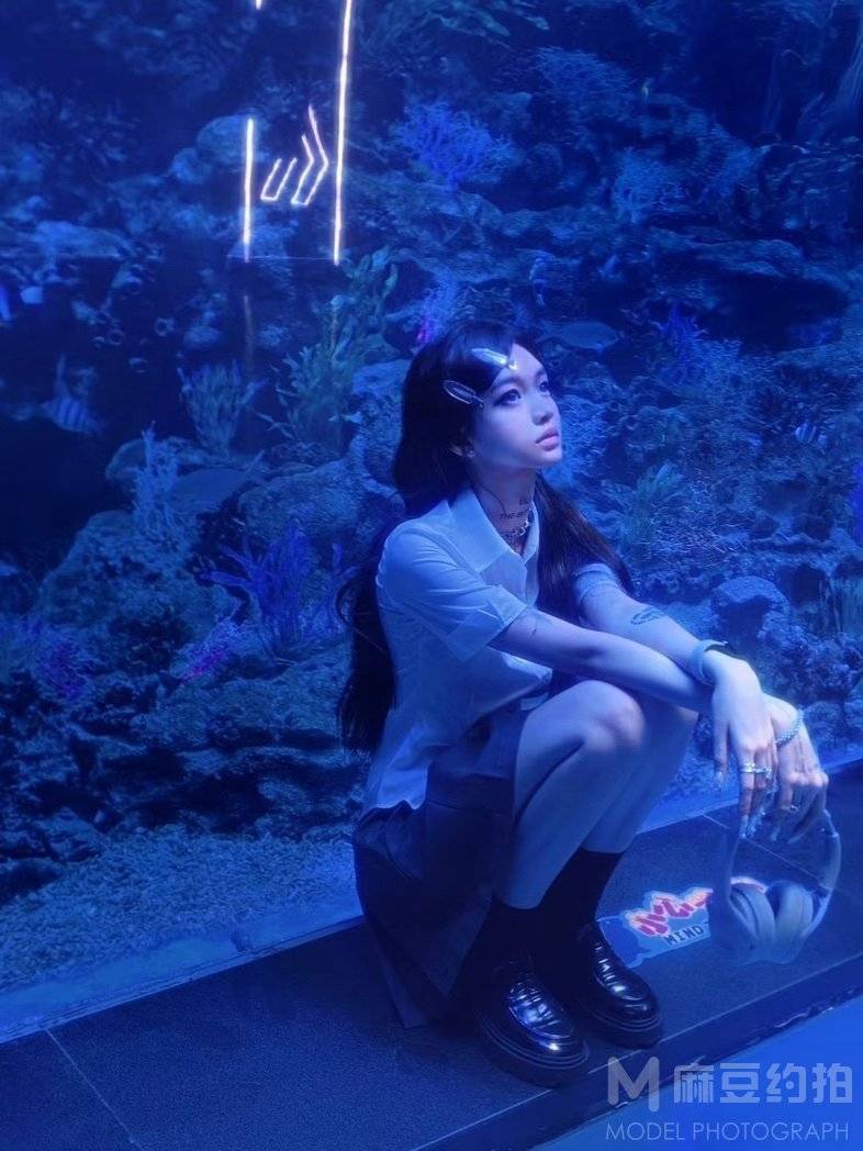 情绪模特
