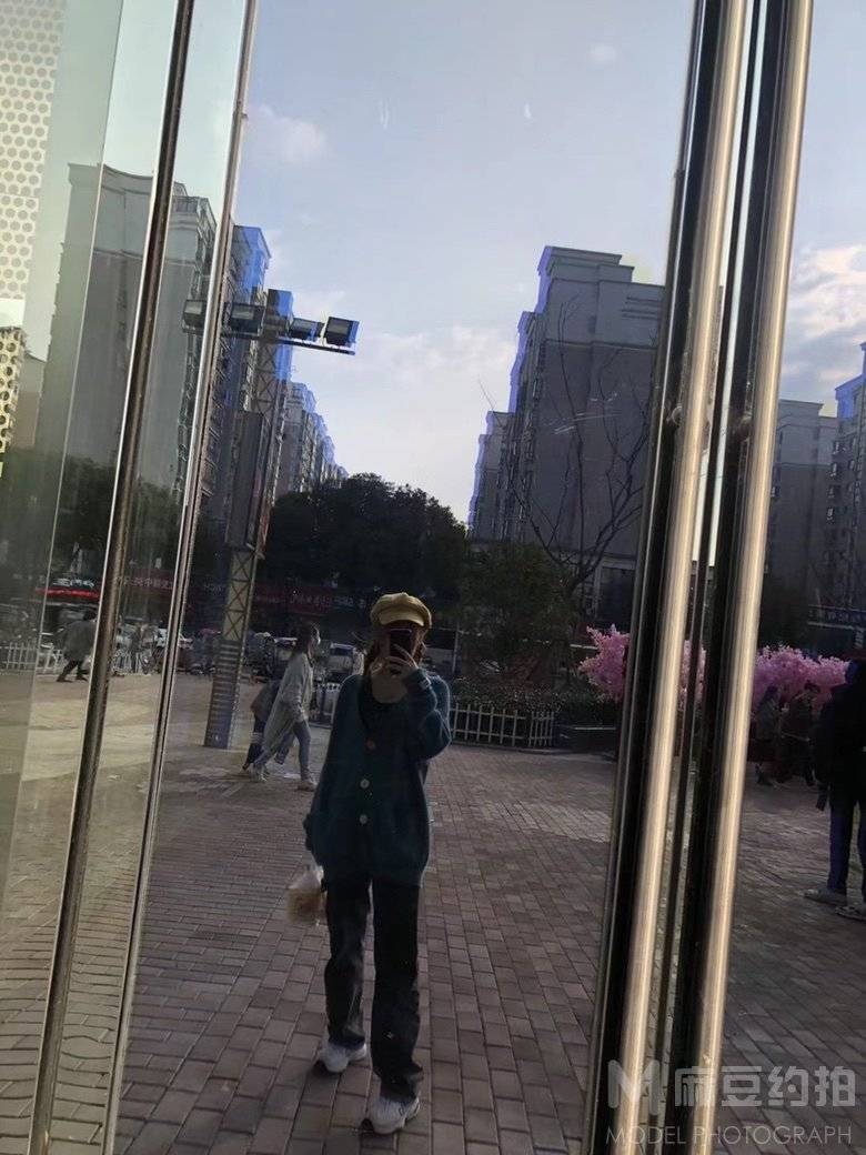 校园模特
