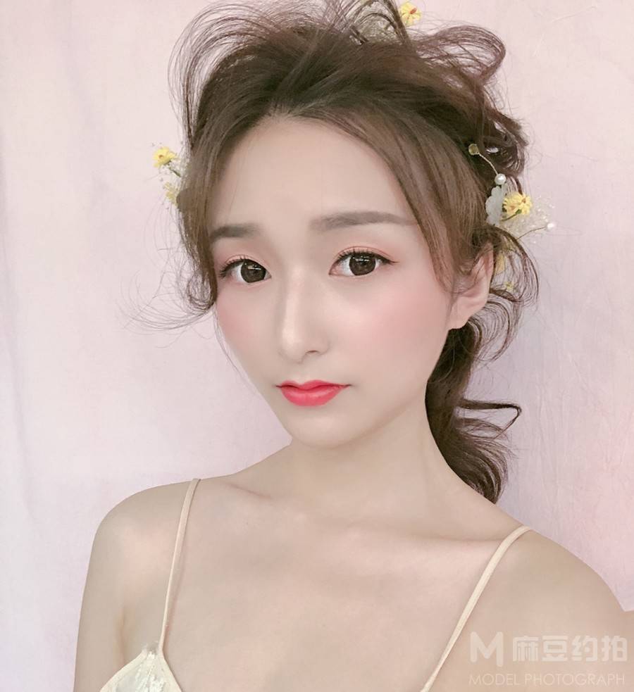 妆容模特