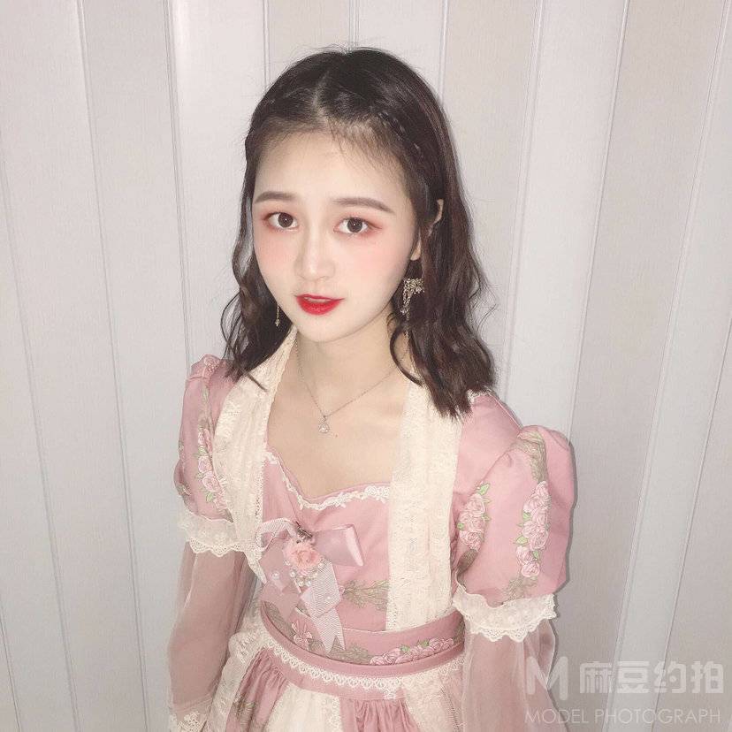 妆容模特