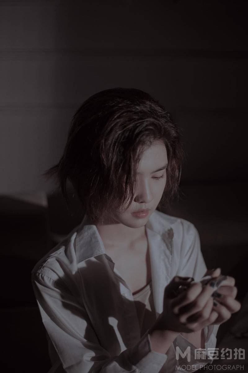 情绪模特