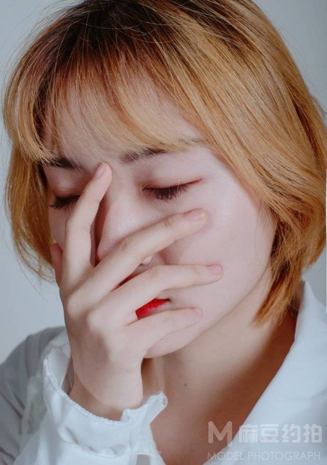 情绪模特