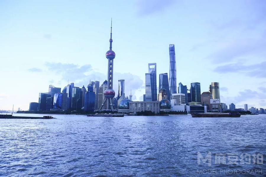 黑白模特