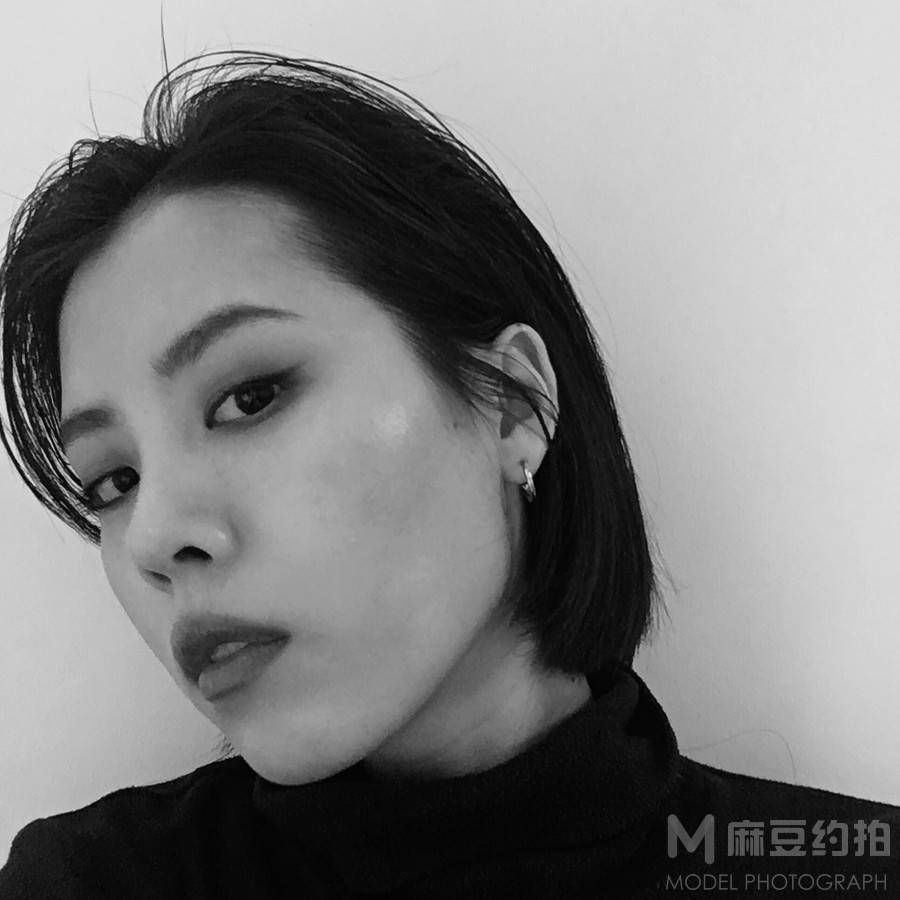 黑白模特