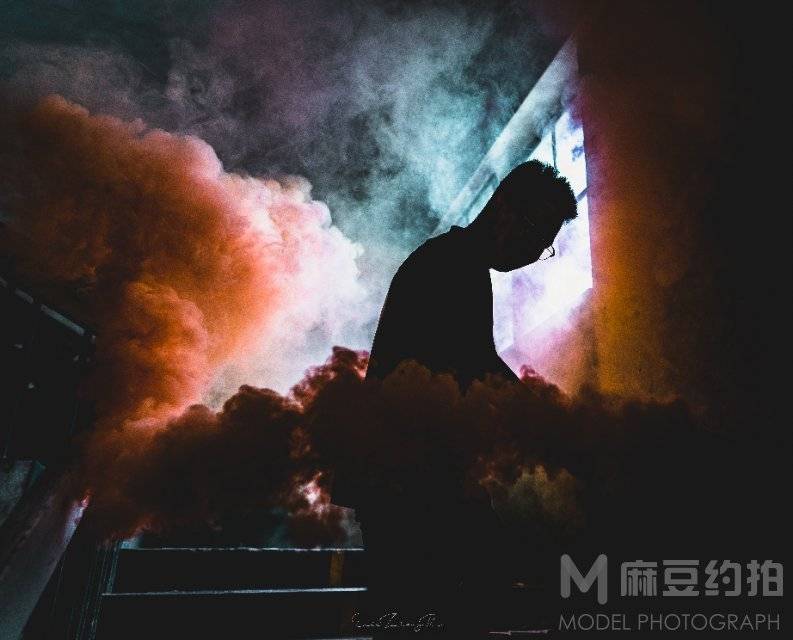 情绪模特