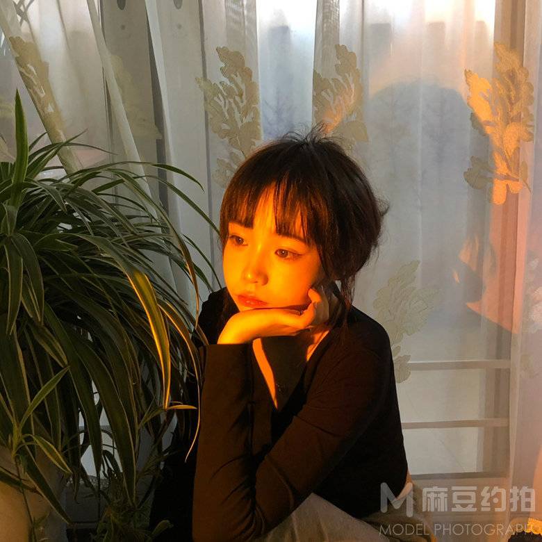 情绪模特