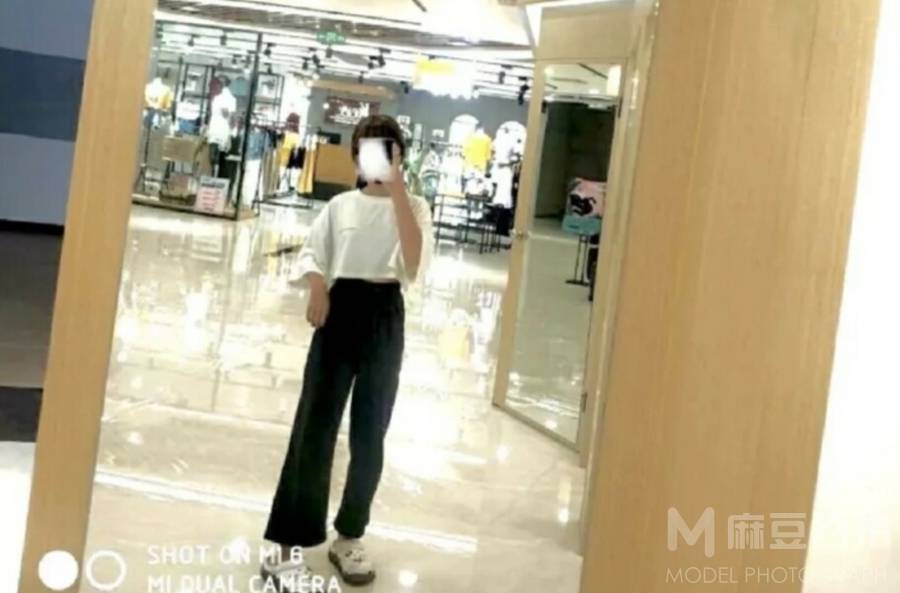 黑白模特